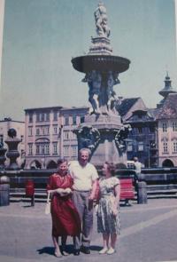 S manželem a sestrou