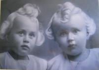 Stanislava s mladší sestrou Alenkou