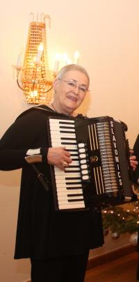 Mina Neustadt present photo