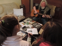 Adolf Lisý se studenty ZŠ Kolín