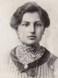 Babička rodná, Žofie Königsbergová