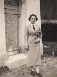 1936, biologická matka Lola