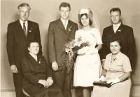 svatba 1963, Ladislav a Lenka, rodiče Ladislava vlevo, rodiče Lenky vpravo