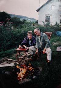 Zdeněk s prasynovcem na Šumavě