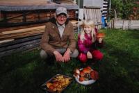 Zdeněk se svojí praneteří na Šumavě