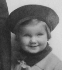 historical photography of eva as a child