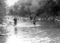 Šlapobečva v roce 1986. Máničky šli deset kilometrů řekou. 