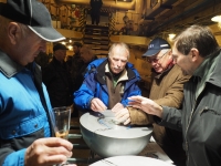 Jan Šolta (v brýlích) v Atommuzeu v Brdech