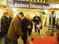 Jan Šolta (v brýlích) v Atommuzeu v Brdech