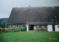 Dům v Horní Lipce v roce 1998, kde rodina po válce bydlela