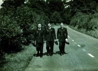 S kamarády v anglickém Cosfordu (červenec 1940), zleva František Fajtl, Stanislav Rejthar, Antonín Zimmer.