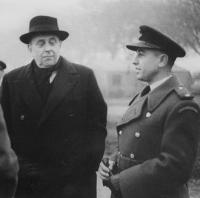 Návštěva ministra zahraničí Jana Masaryka u 313. čs. perutě v Churchstanton (28. 11. 194228th November 1942) s Stanislavem Rejtharem