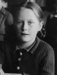Eva Borková v první třídě, 1946