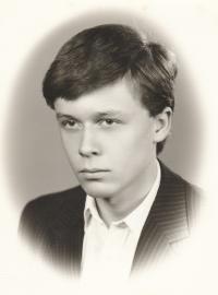 Daniel Kříž na maturitní fotografii, 1986