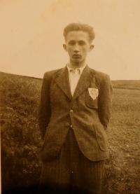 Bratr po návratu z vězení v Šumperku v roce 1942