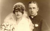 Wedding photo of Angela Bajnokova's parents in 1927