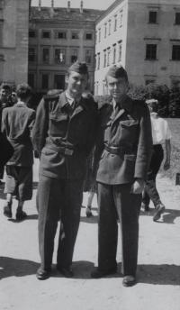 Milan Kroupa (vpravo) s kamarádem 2