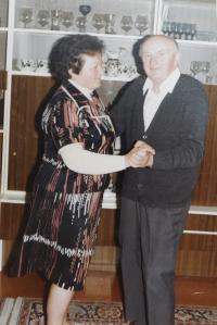 Vpravo otec František Nejedlý v Německu v roce 1979