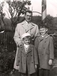 With sons, 1964