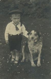Jan Kubka with his dog, Voděrady 1923/24