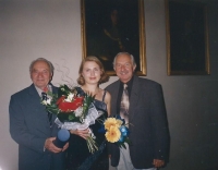 Graduation ceremony of the granddaughter Markéta, from left Jan Kubka, Markéta, son Pavel, Prague 1999