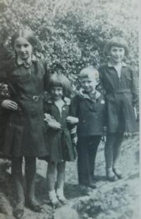 Siblings to Kunstfeld - Marie, Jarmila, Jaroslav and Eliška