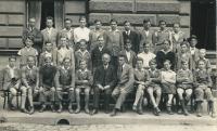 Ve škole v Liberci v roce 1933 - v prostřední řadě úplně vpravo