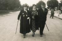 Jitčina prababička Kleinová, babička a dědeček Lustigovi, rok 1930, Poděbrady