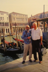 Pamětník (vlevo) s Jiřím Michálkem v Benátkách, cca 1995
