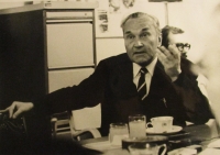 Jan Patočka, za ním pamětník, asi 70. léta
