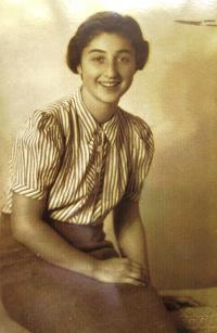 Věřino dvojče Eva Hahnová (Goldstein). 30. léta 20. století.