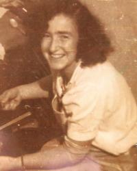 Věra Jakubovič (Hahnová) v kibucu Chuliot (dnes Sde Nehemia). 1944.