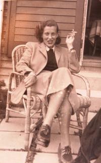 Maminka Michaela Laxe Ilse Weiglová (Auferberová v prvním manželství) – Laxová. 1946.