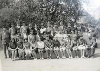 Gymnaziální třída. Michael Lax v horní řadě druhý zleva. 60. léta 20. století