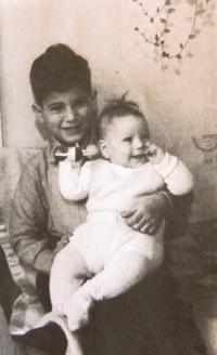 S půlroční sestrou Danielou