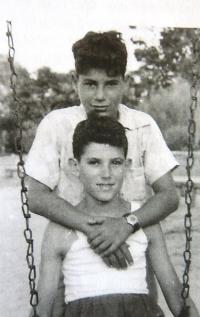 S kamarádem na houpačce (1953)