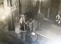 Hanuš Rebenwurzel/Rezek při bohoslužbě (nedatováno)