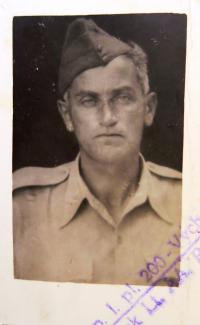 Fotografie na vojenskou legitimaci (1943)