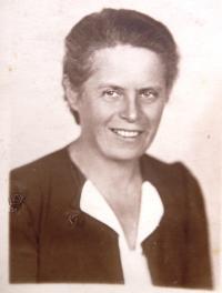 Lenka Neumannová, spoluvězenkyně Ruth Mittelmann (Charlotty Neumann) v Ravensbrücku. Poválečná fotografie.