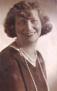 Maminka Zeeva Rona (Wolfganga Reinholda) Gina Reinhold-Lamm (rozená Kleinelová). Nedatováno.