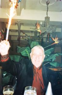 Starší bratr Zeeva Rona Kurt. 2002.