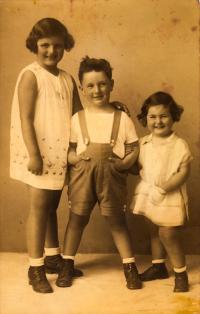Siblings Schwarzbart, 1933