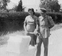 Rodiče Judith Tauberové, rok 1943