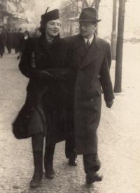 Rodiče pamětníka, Hana a Karel Morgensternovi v Praze, rok 1939
