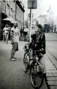 Hana s první pěstounskou dcerou Věrou, Vrchlabí srpen 1994