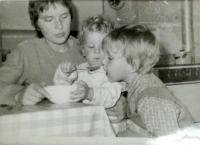 Hana se syny Janem a Petrem, Vrchlabí 1981