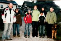 Hana (první zprava) se synem Petrem, jeho ženou a pěstounskými dětmi, Vrchlabí 2008