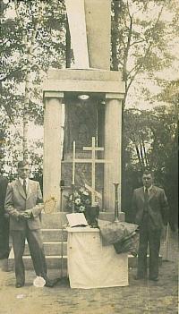 Memorial to the victims of the burning of Český Malín in Nový Malín