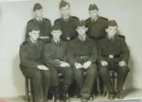 V PTP V Žatci. Vlevo dole Drahomír Langer, dále Štefan Kubovič, Štefan Lája, Tymoty Lopoš, Viliem Karlík, J. Lipták