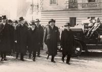 9. Veletržní palác. Pražský vzorkový veletrh. Po levé ruce T. G. Masaryka J. Brejcha